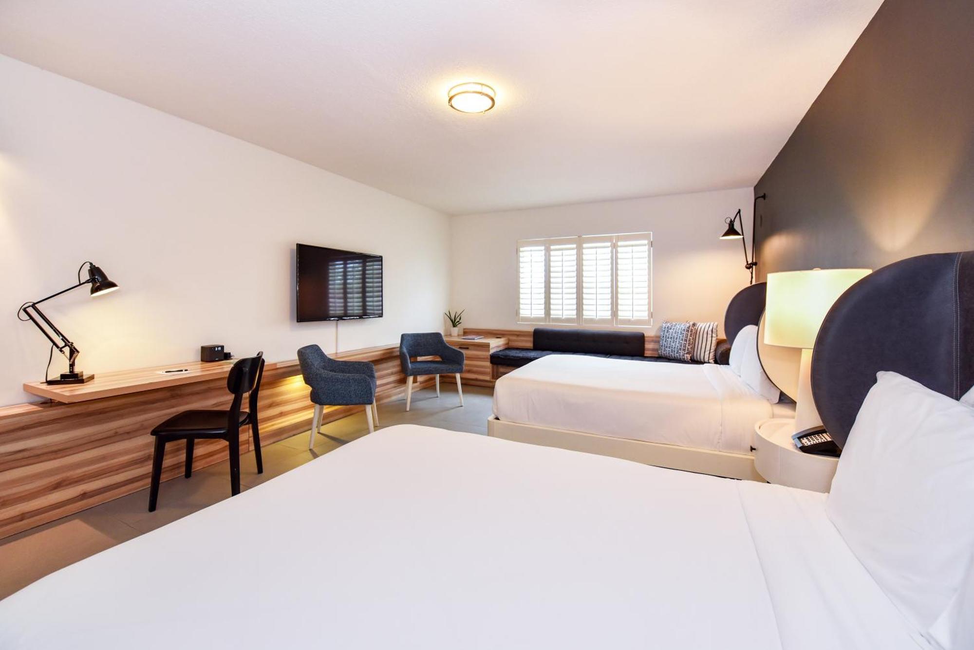 The Locale Hotel Grand Cayman Джордж Таун Екстериор снимка