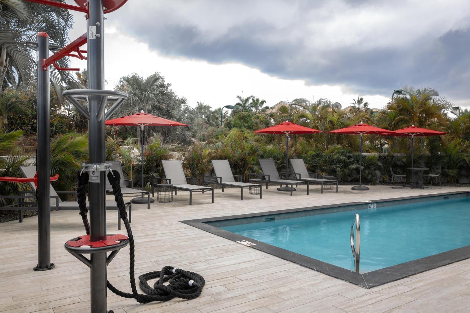 The Locale Hotel Grand Cayman Джордж Таун Екстериор снимка