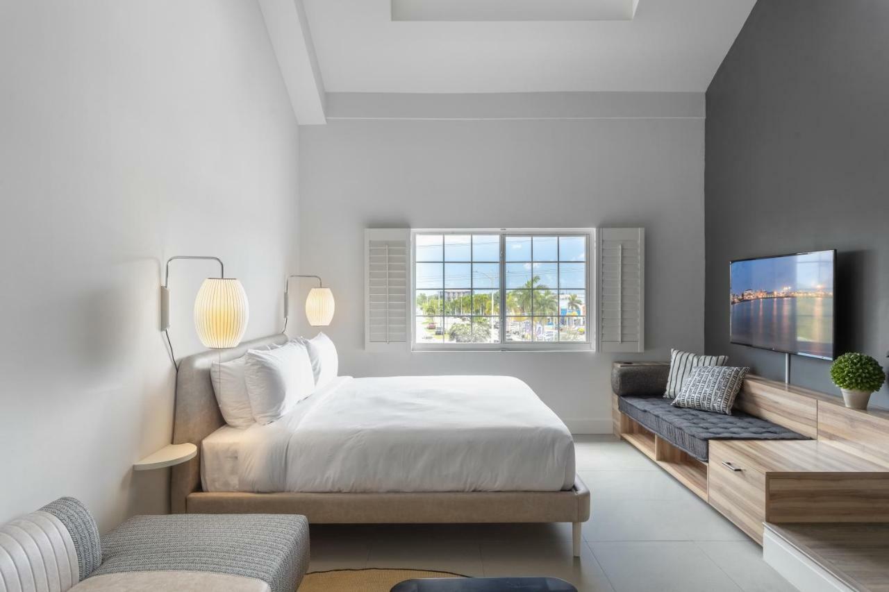 The Locale Hotel Grand Cayman Джордж Таун Екстериор снимка
