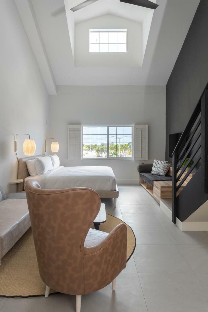 The Locale Hotel Grand Cayman Джордж Таун Екстериор снимка