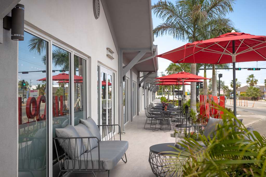 The Locale Hotel Grand Cayman Джордж Таун Екстериор снимка